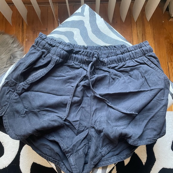 American Eagle vacay shorts in washed black color - Picture 2 of 3